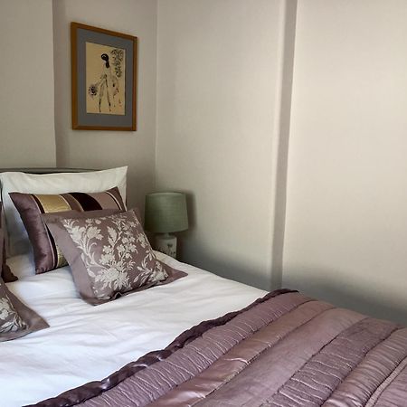 Luxury 2 Bed Apartment With Free Parking Ludlow Exterior photo