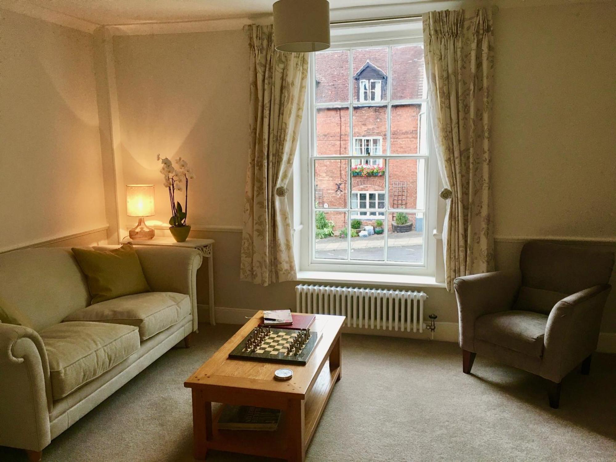 Luxury 2 Bed Apartment With Free Parking Ludlow Exterior photo